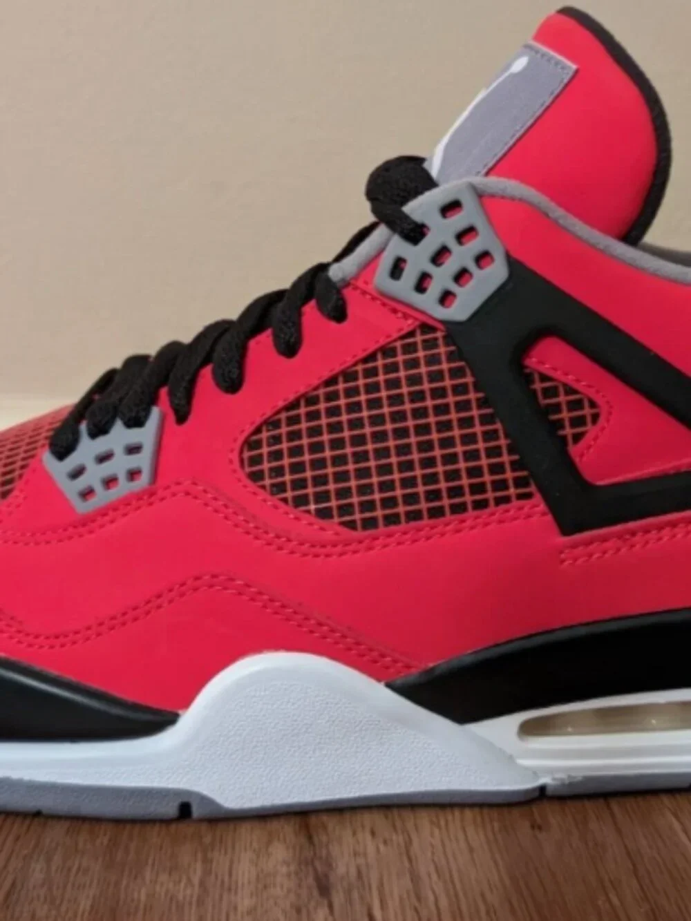 Nike Air Jordan 4 Retro (Toro Bravo)